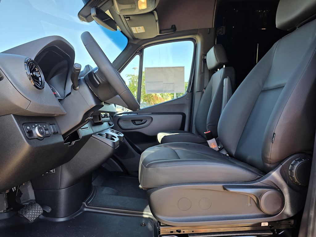 Thumbnail: 2026 Mercedes-Benz Sprinter - 8