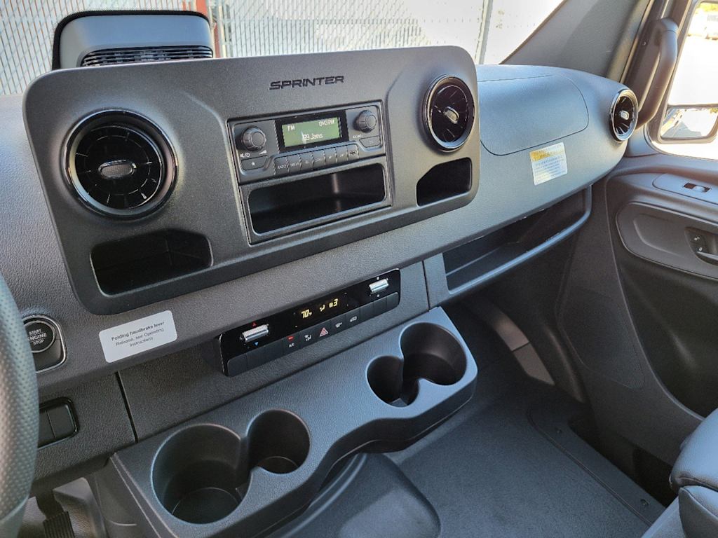 Thumbnail: 2025 Mercedes-Benz Sprinter - 19