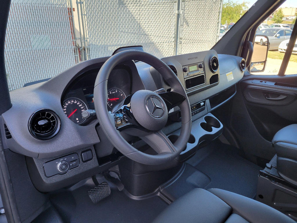 Thumbnail: 2025 Mercedes-Benz Sprinter - 6