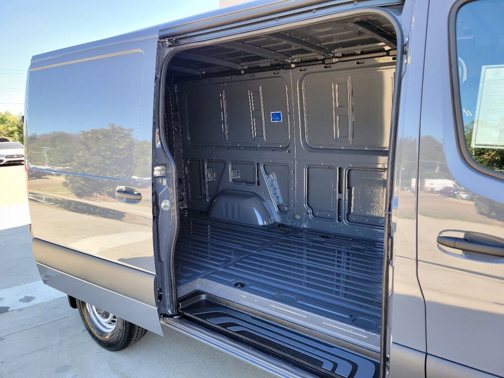 Thumbnail: 2025 Mercedes-Benz Sprinter - 16