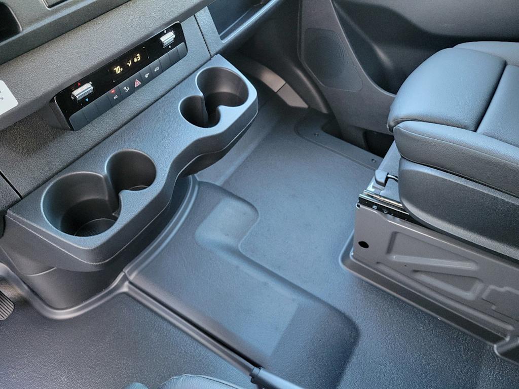 Thumbnail: 2025 Mercedes-Benz Sprinter - 10