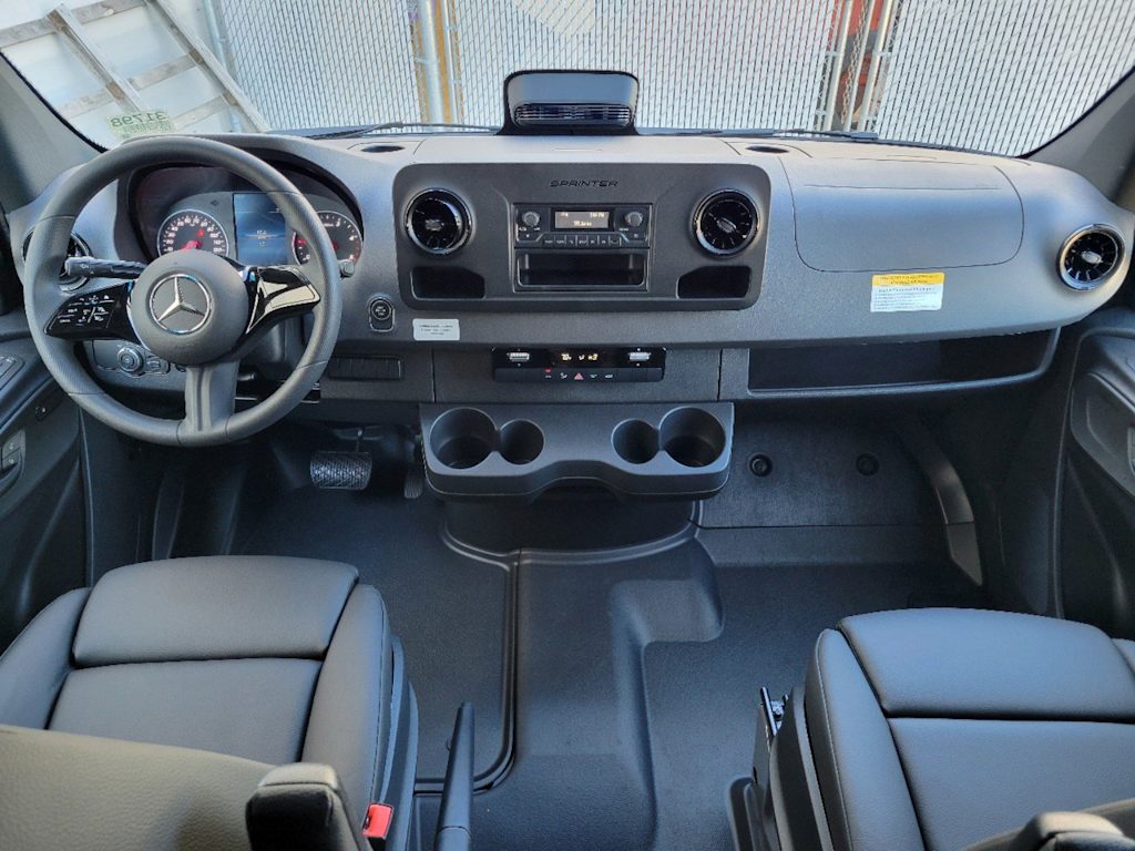 Thumbnail: 2025 Mercedes-Benz Sprinter - 2