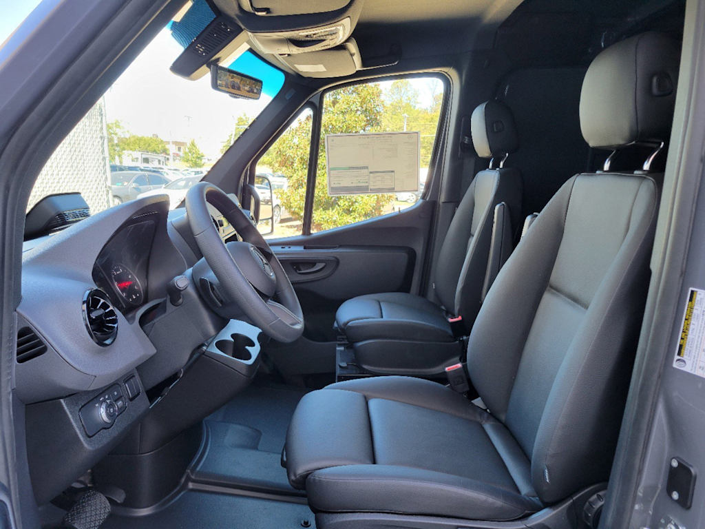 Thumbnail: 2025 Mercedes-Benz Sprinter - 7