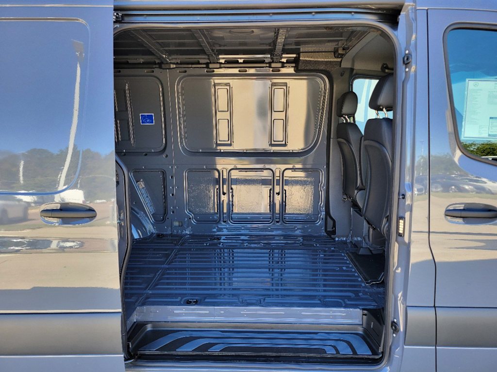 Thumbnail: 2025 Mercedes-Benz Sprinter - 9