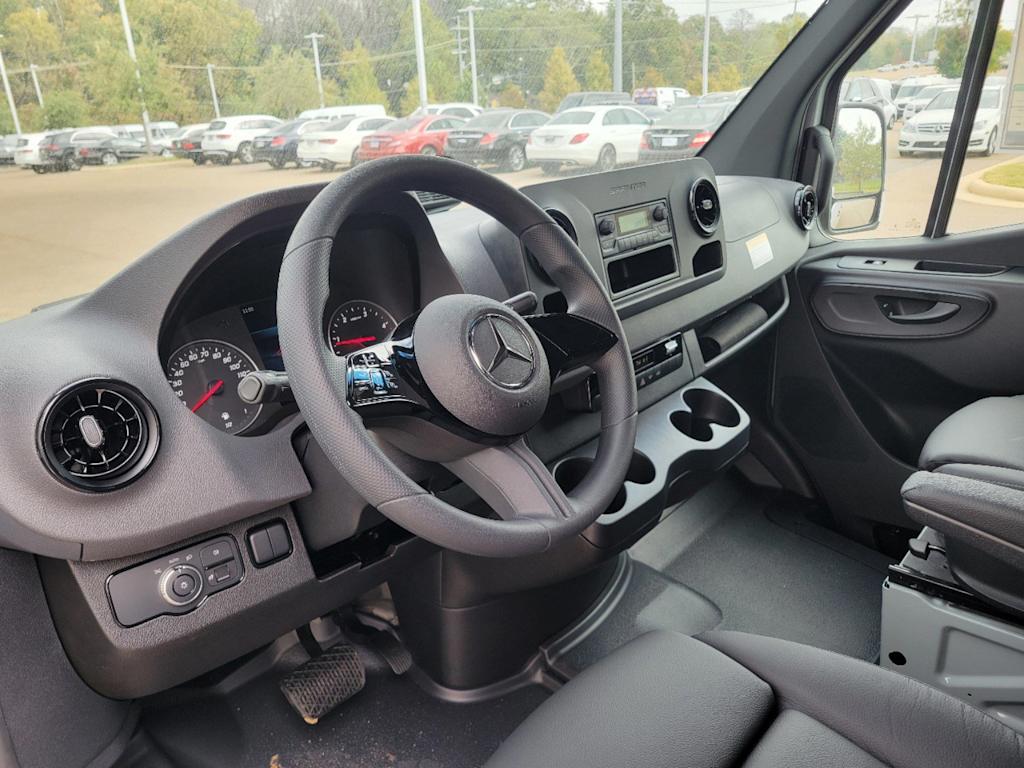 Thumbnail: 2025 Mercedes-Benz Sprinter - 5