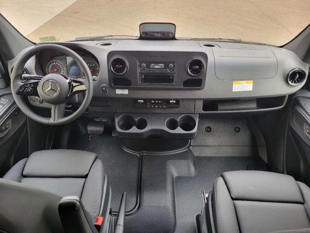 Thumbnail: 2025 Mercedes-Benz Sprinter - 2