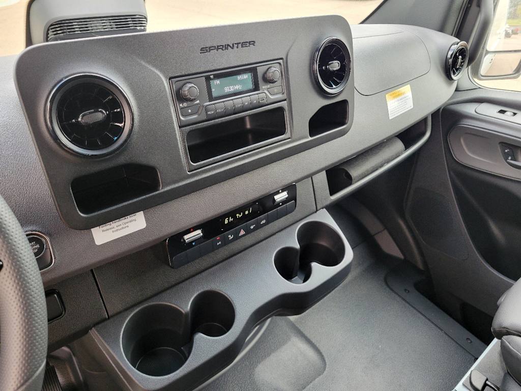 Thumbnail: 2025 Mercedes-Benz Sprinter - 19