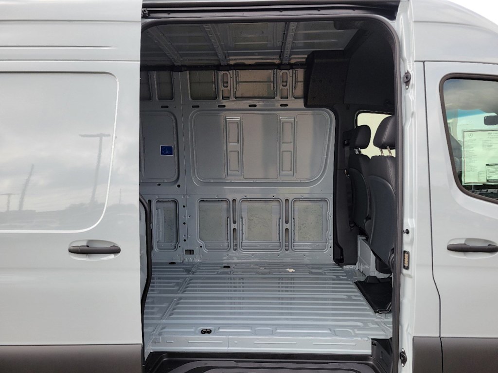 Thumbnail: 2025 Mercedes-Benz Sprinter - 15