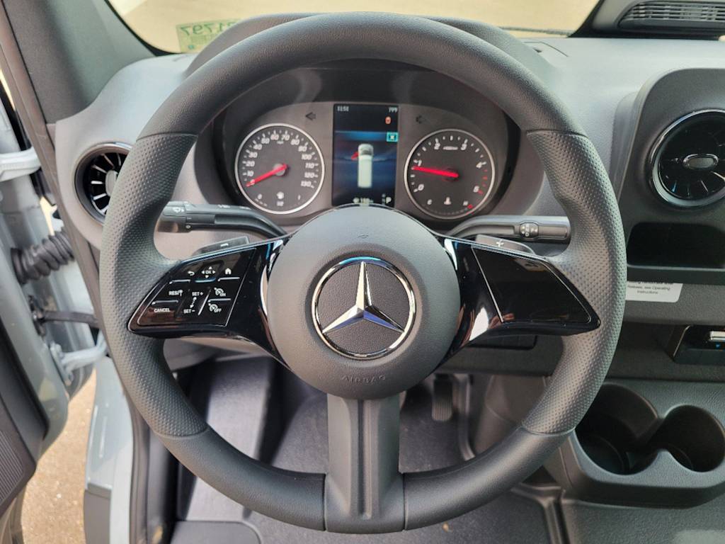 Thumbnail: 2025 Mercedes-Benz Sprinter - 9