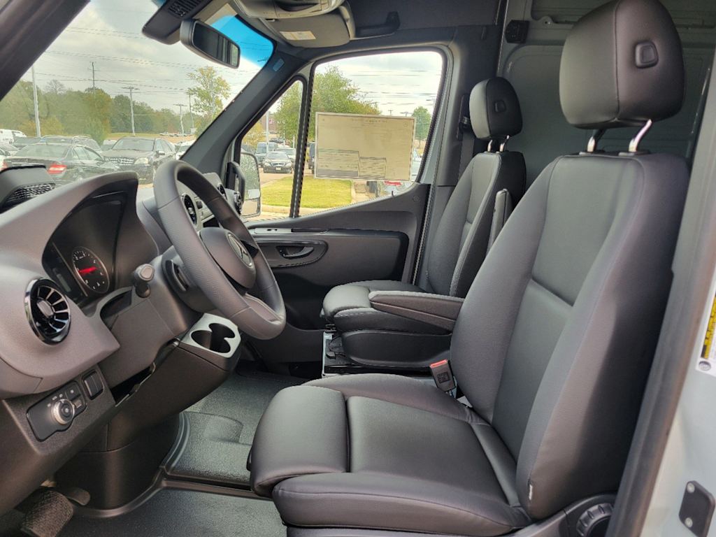 Thumbnail: 2025 Mercedes-Benz Sprinter - 6