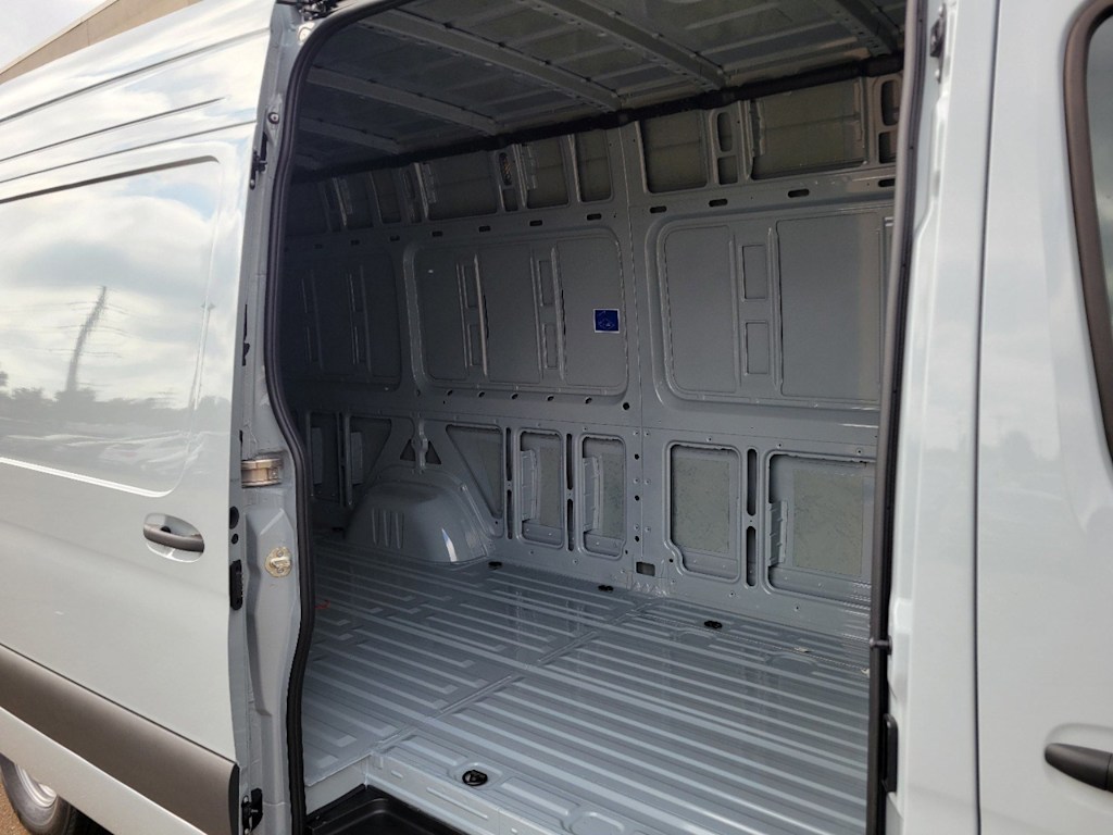 Thumbnail: 2025 Mercedes-Benz Sprinter - 16