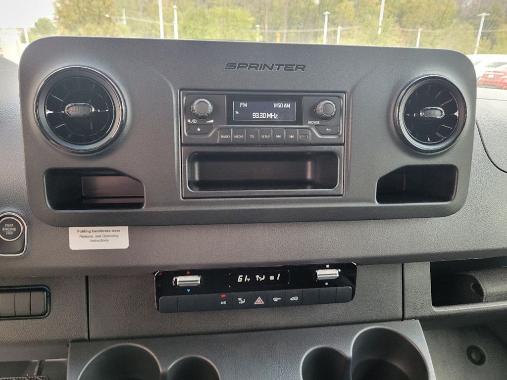 Thumbnail: 2025 Mercedes-Benz Sprinter - 10