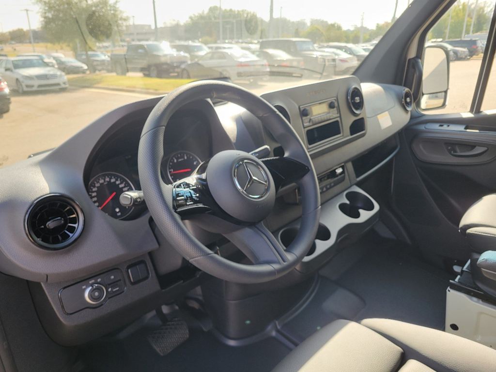 Thumbnail: 2025 Mercedes-Benz Sprinter - 6
