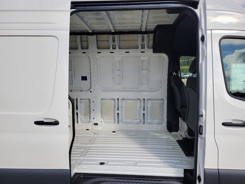 Thumbnail: 2025 Mercedes-Benz Sprinter - 18