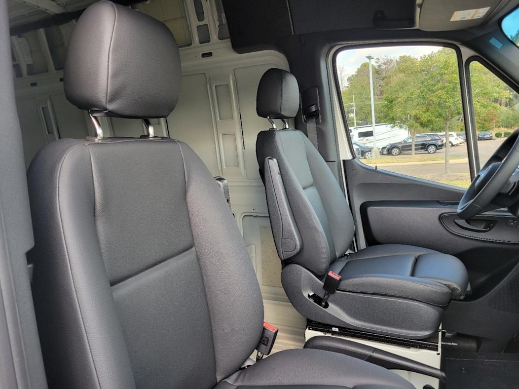 Thumbnail: 2025 Mercedes-Benz Sprinter - 24