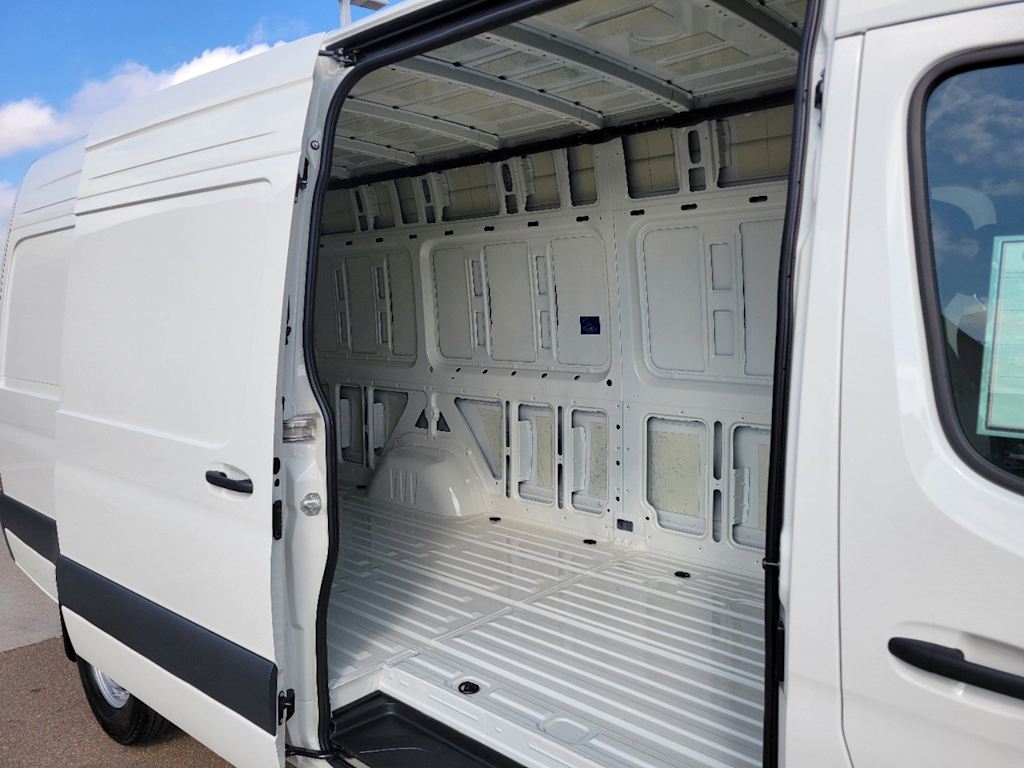 Thumbnail: 2025 Mercedes-Benz Sprinter - 5