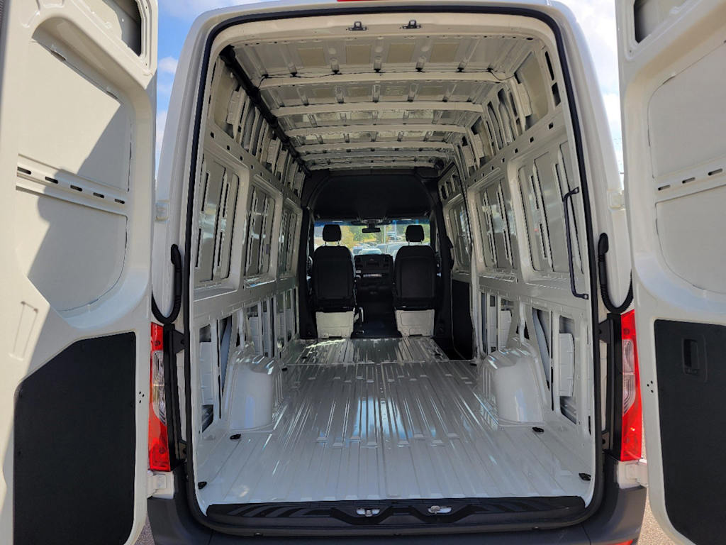 Thumbnail: 2025 Mercedes-Benz Sprinter - 12