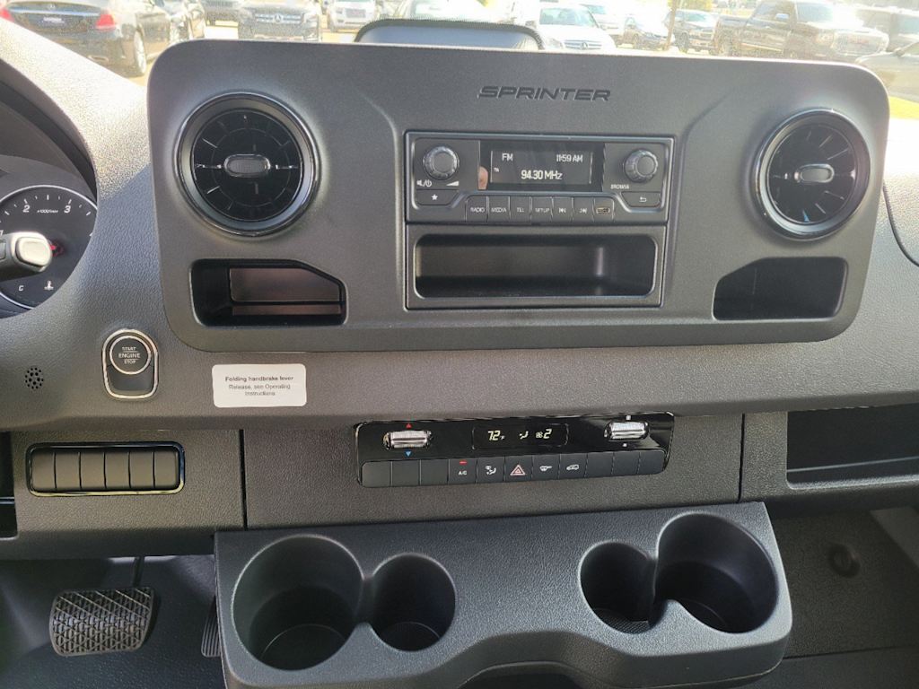 Thumbnail: 2025 Mercedes-Benz Sprinter - 11