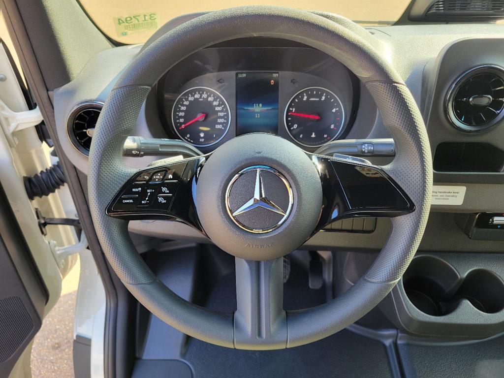 Thumbnail: 2025 Mercedes-Benz Sprinter - 10