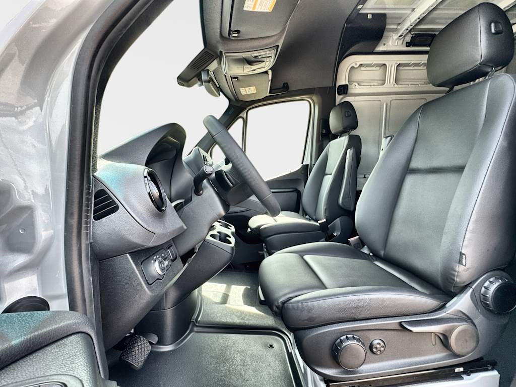 Thumbnail: 2026 Mercedes-Benz Sprinter - 10