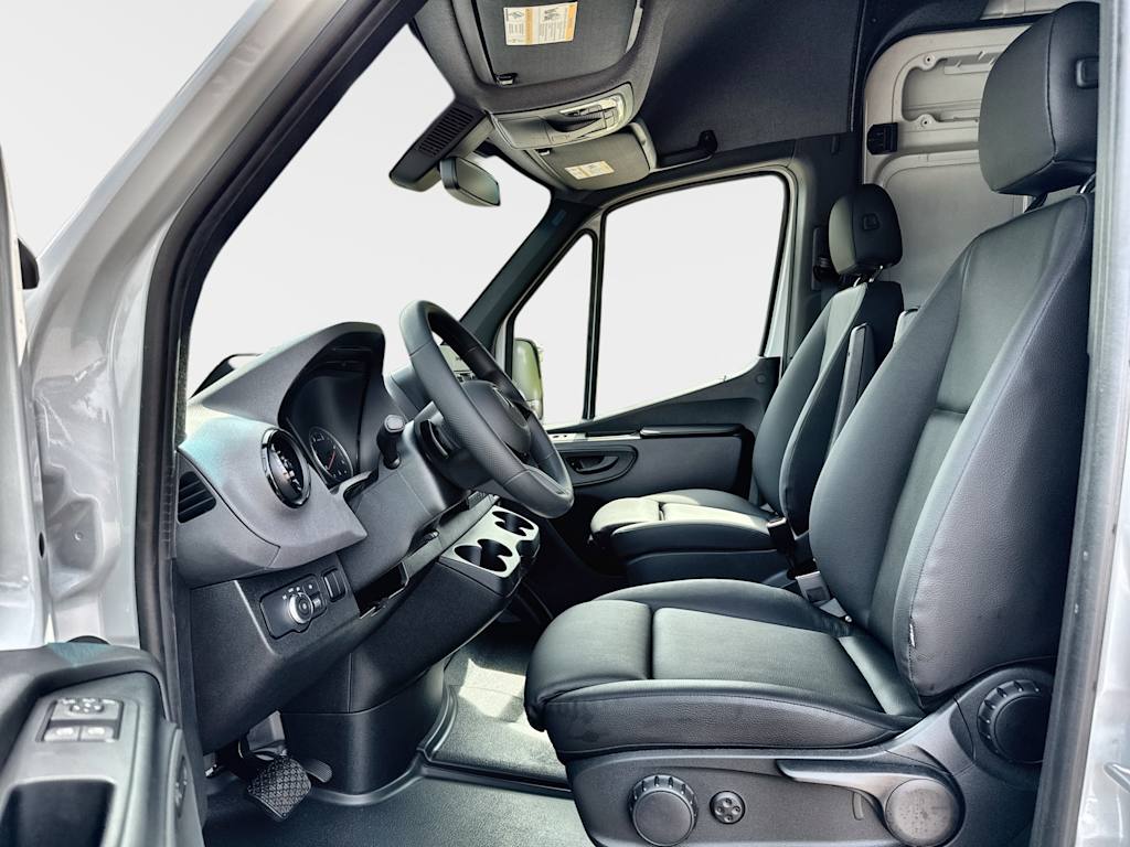 Thumbnail: 2026 Mercedes-Benz Sprinter - 9