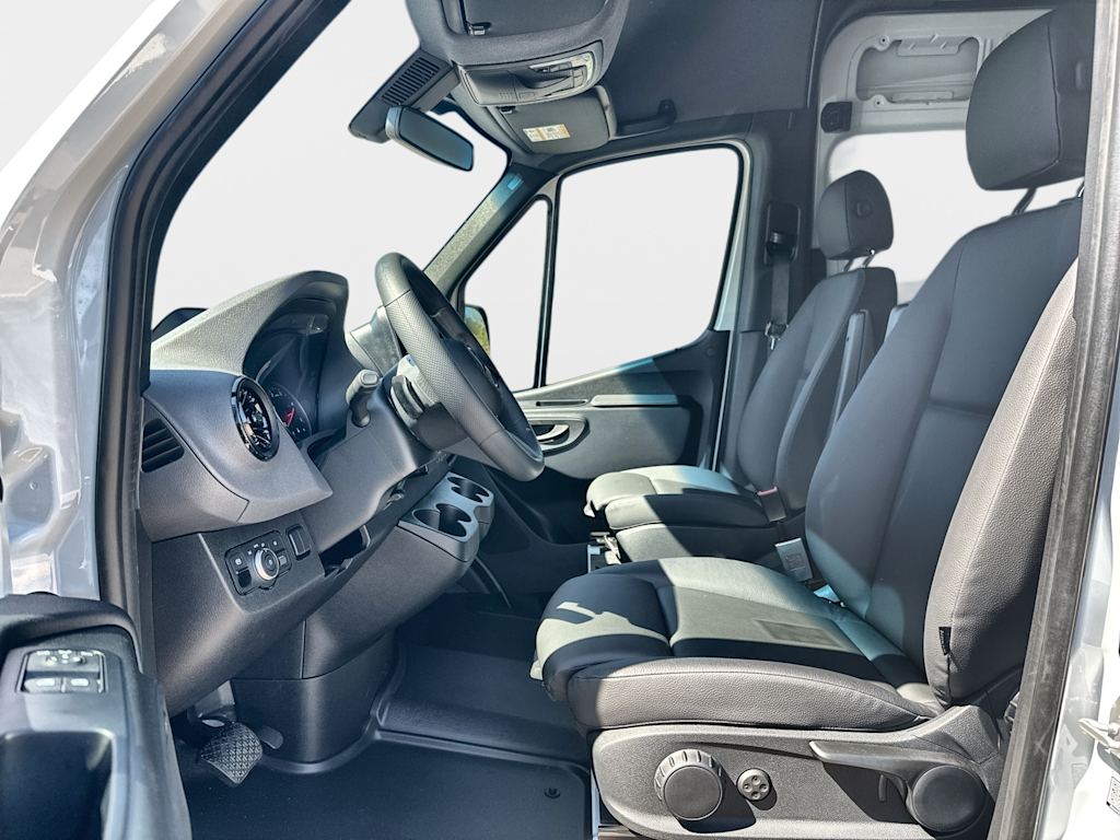 Thumbnail: 2026 Mercedes-Benz Sprinter - 8