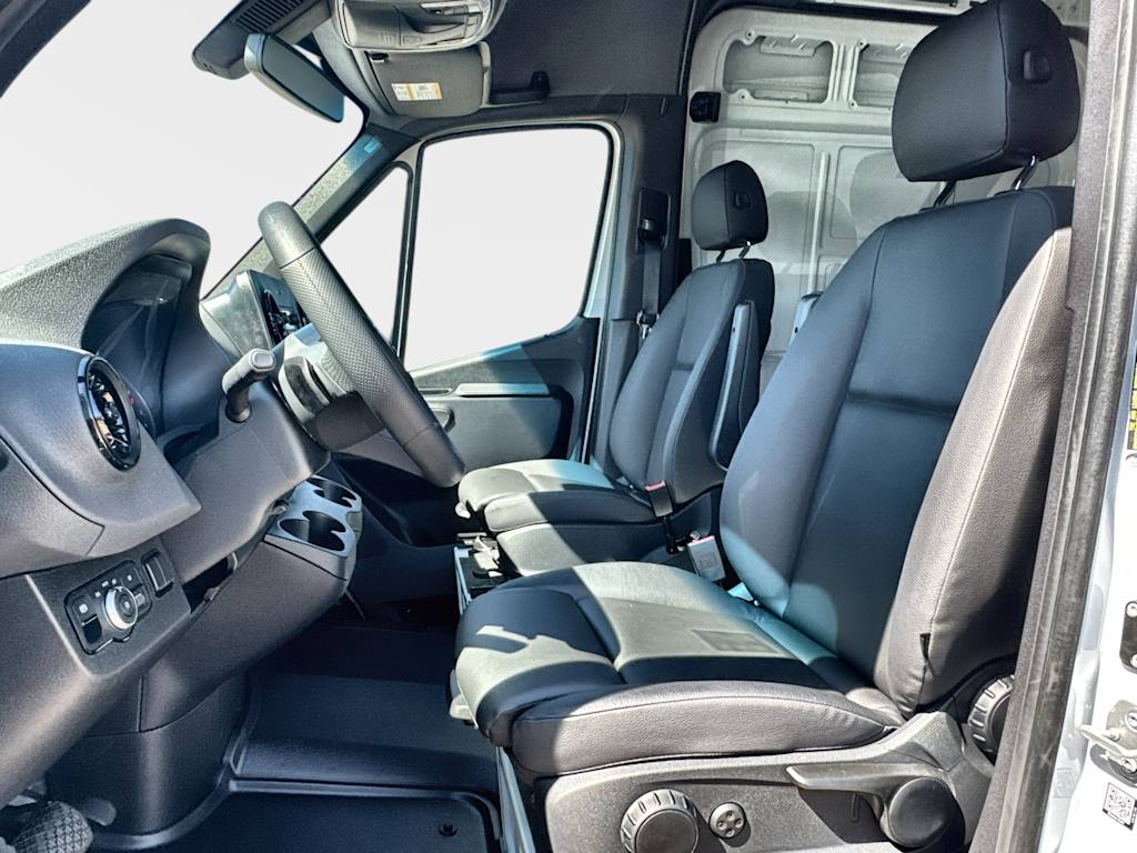 Thumbnail: 2026 Mercedes-Benz Sprinter - 9