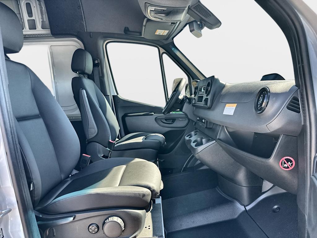 Thumbnail: 2026 Mercedes-Benz Sprinter - 16