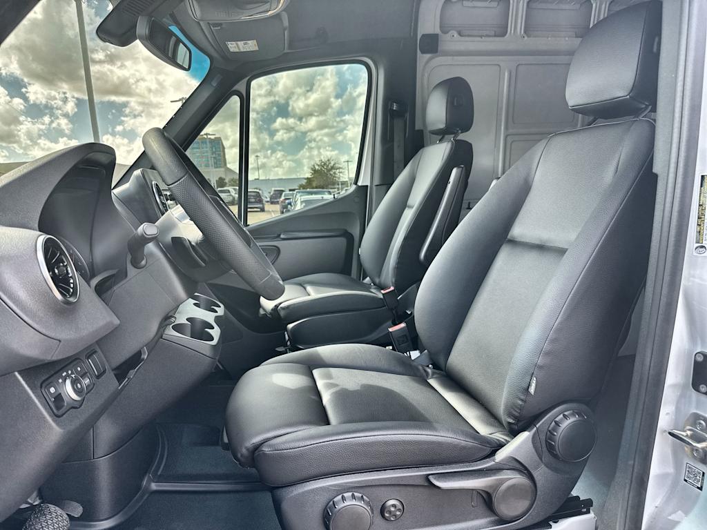 Thumbnail: 2026 Mercedes-Benz Sprinter - 11