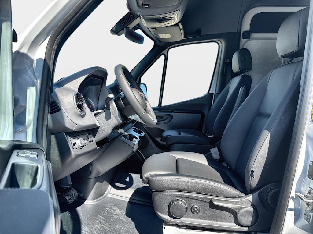 Thumbnail: 2026 Mercedes-Benz Sprinter - 8