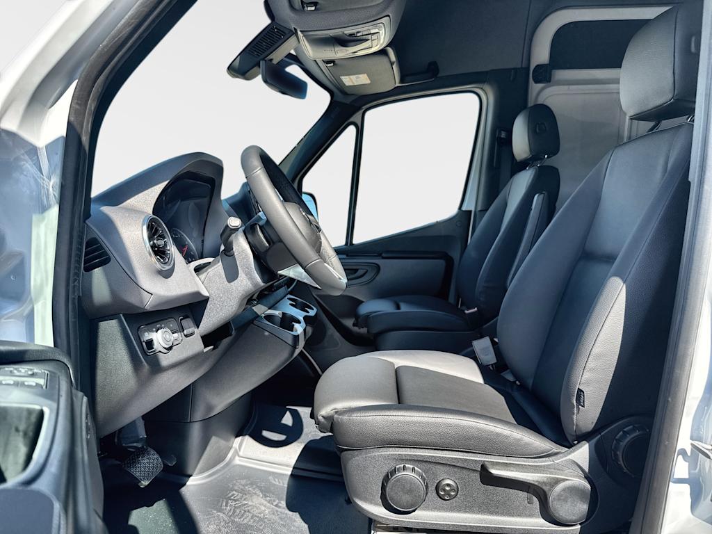 Thumbnail: 2026 Mercedes-Benz Sprinter - 9