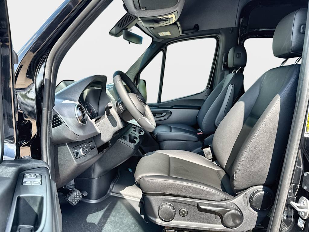 Thumbnail: 2026 Mercedes-Benz Sprinter - 9