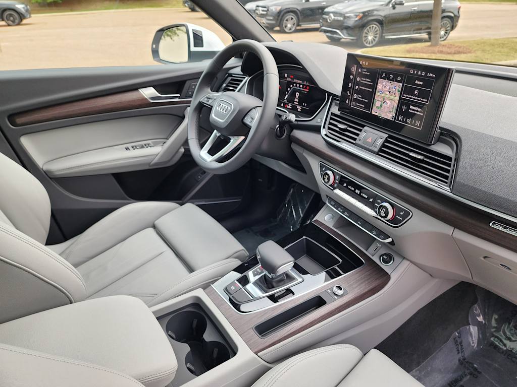 Thumbnail: 2025 Audi Q5 - 13