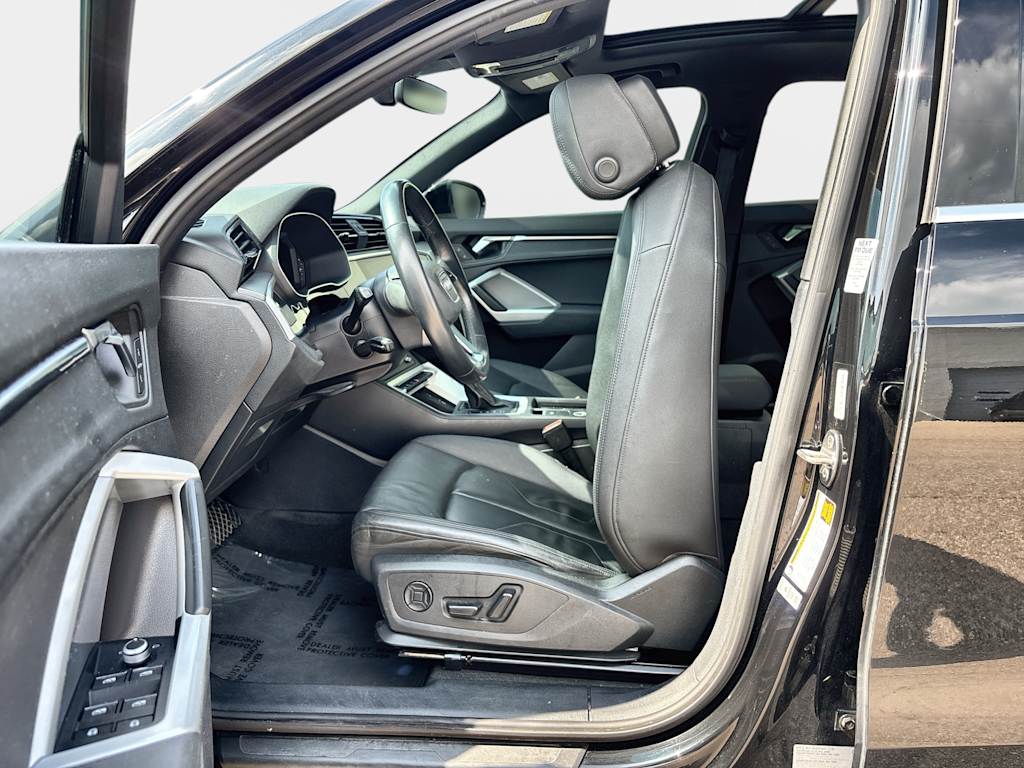 Thumbnail: 2021 Audi Q3 - 10