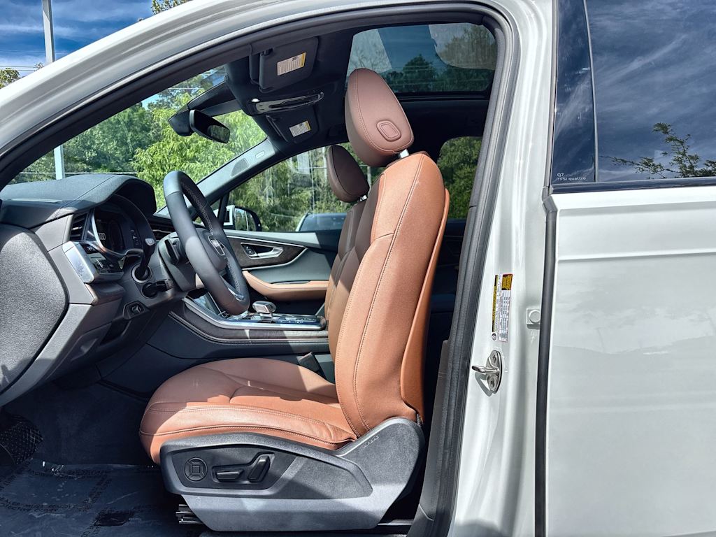 Thumbnail: 2025 Audi Q7 - 12