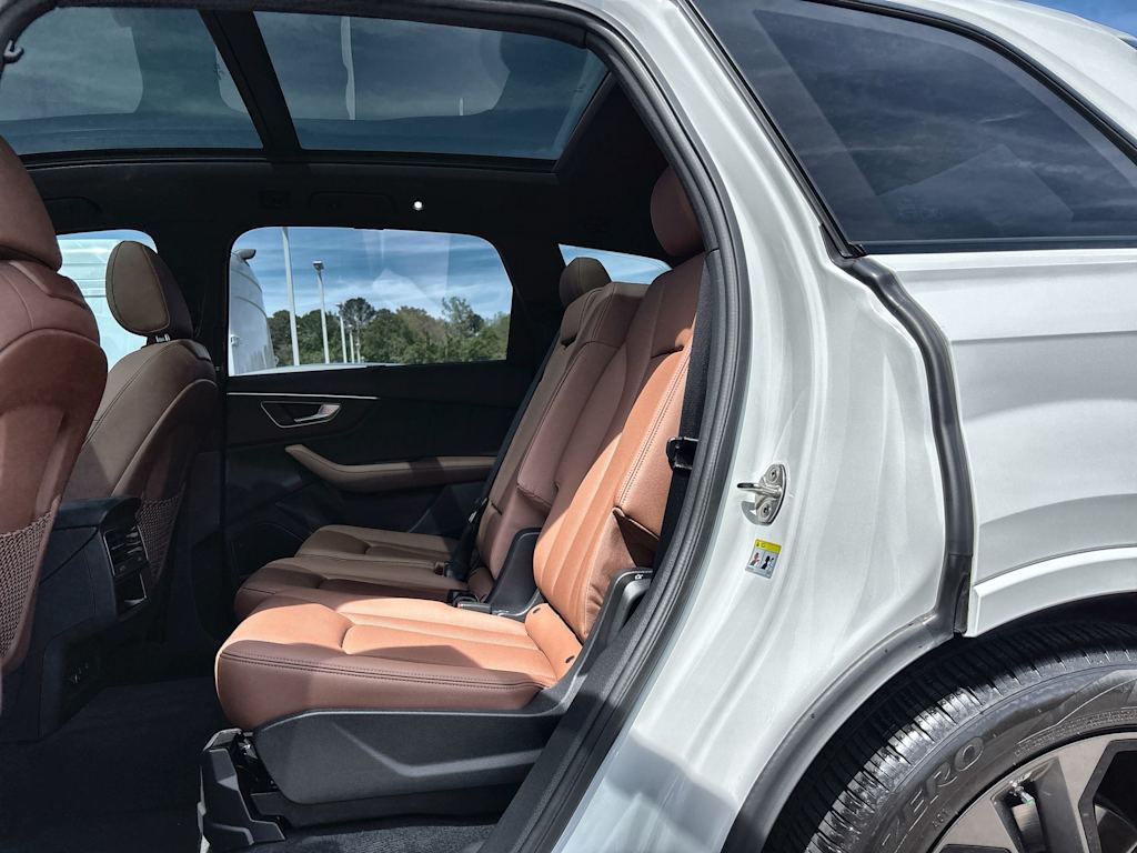 Thumbnail: 2025 Audi Q7 - 13