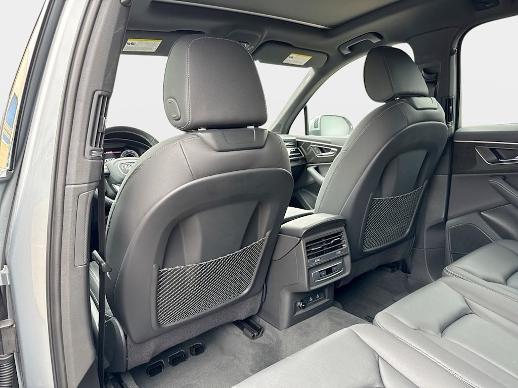 Thumbnail: 2025 Audi Q7 - 13