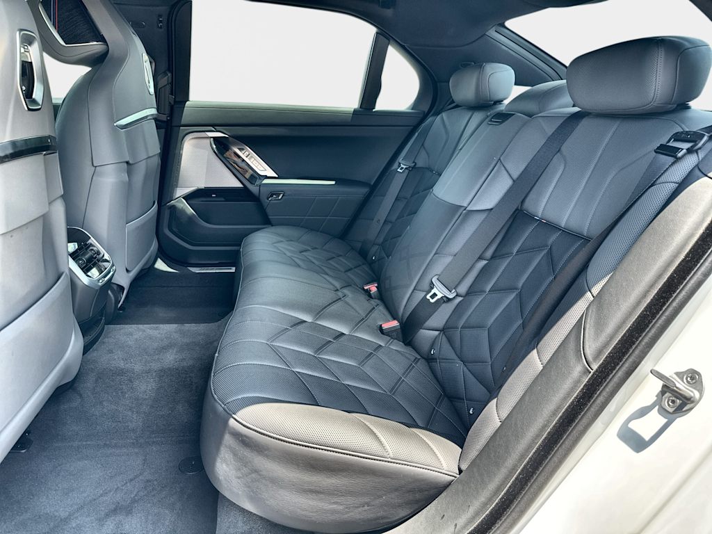 Thumbnail: 2026 BMW 7 Series - 12