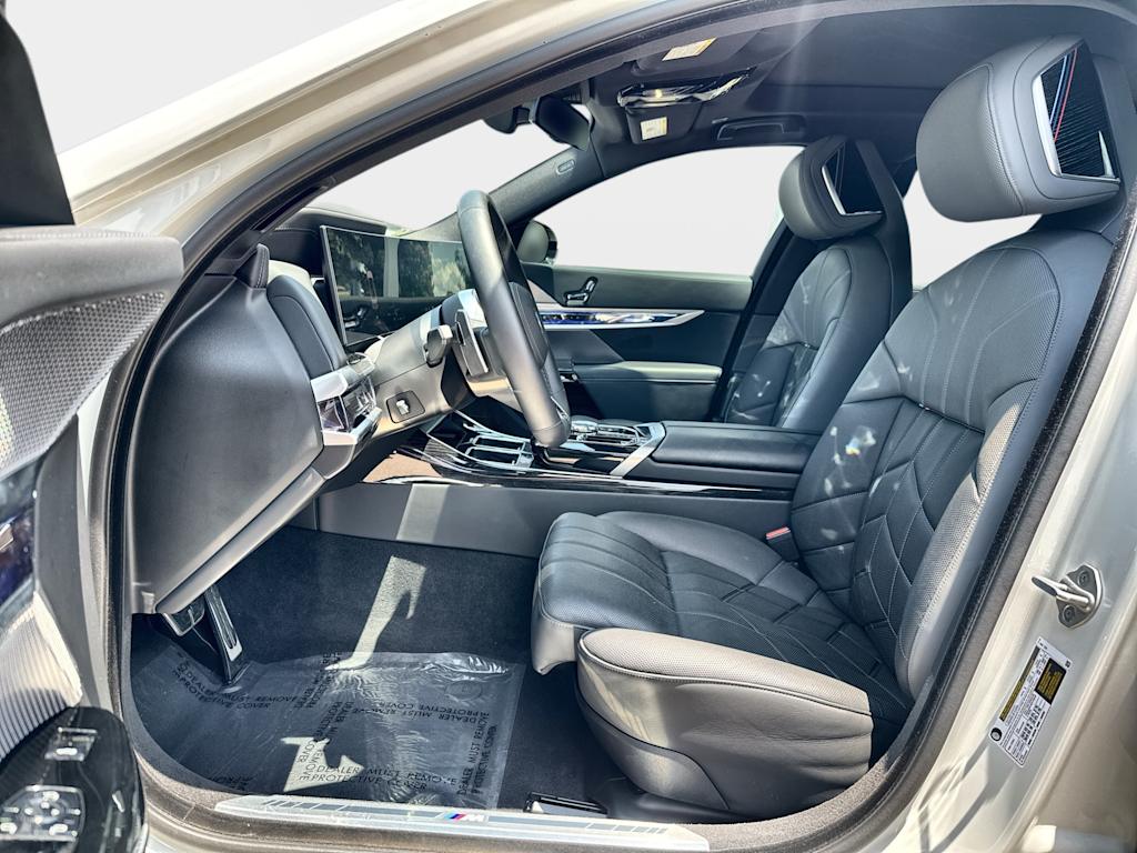 Thumbnail: 2026 BMW 7 Series - 10