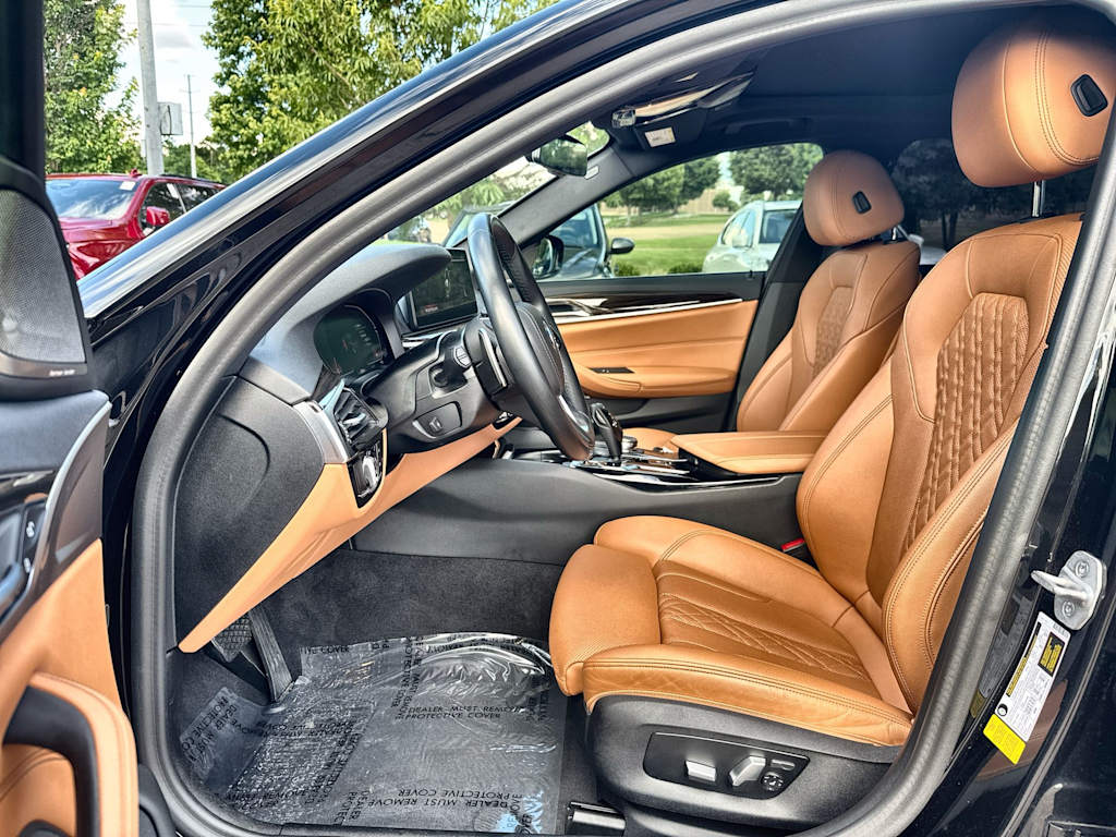 Thumbnail: 2023 BMW 5 Series - 10