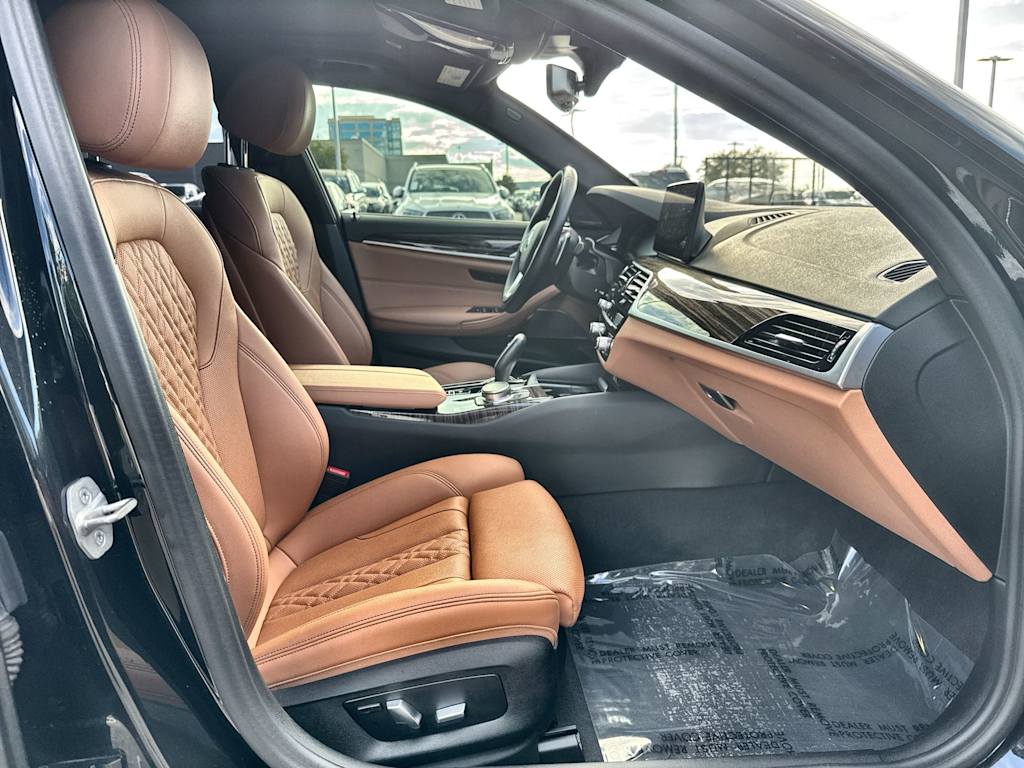 Thumbnail: 2023 BMW 5 Series - 21
