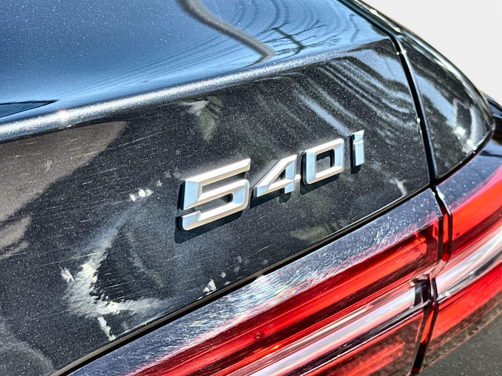Thumbnail: 2026 BMW 5 Series - 6