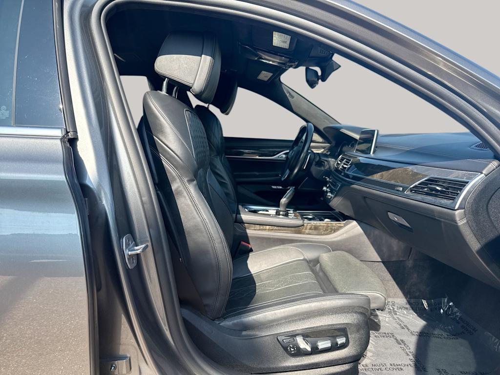 Thumbnail: 2018 BMW 7 Series - 24