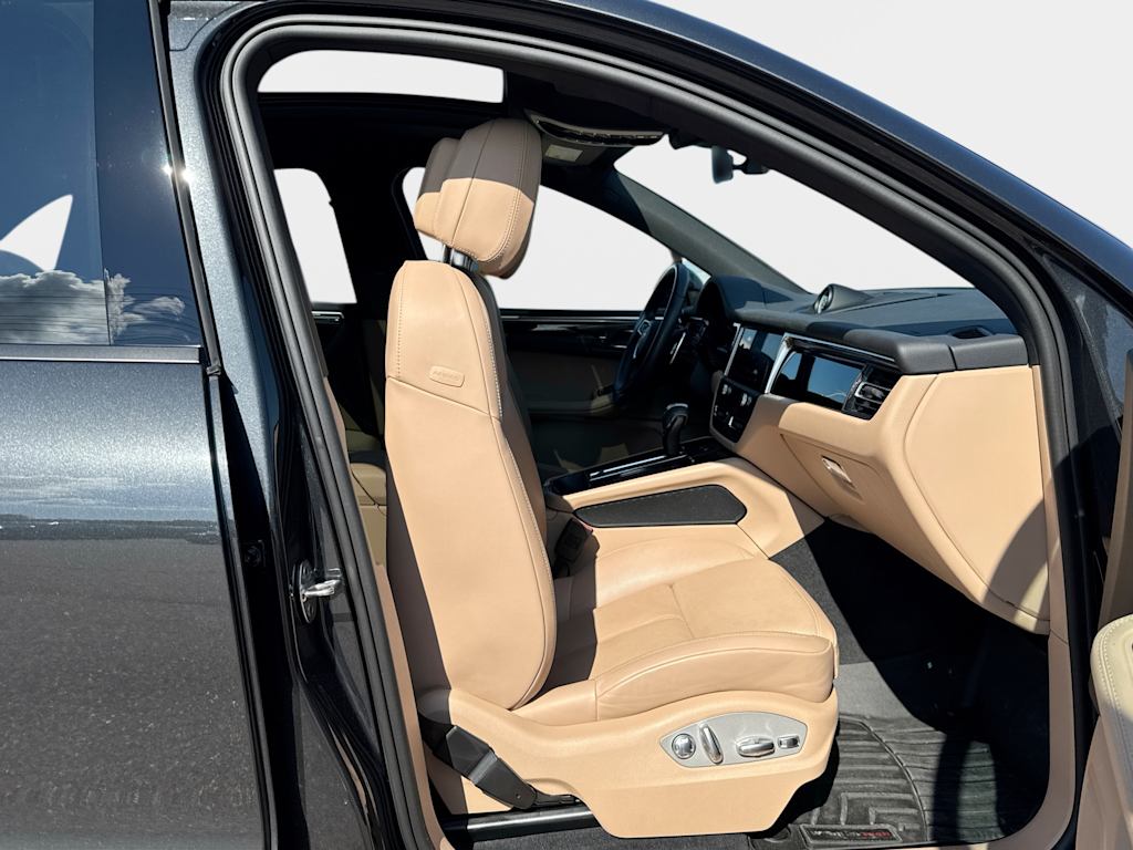 Thumbnail: 2023 Porsche Macan - 11