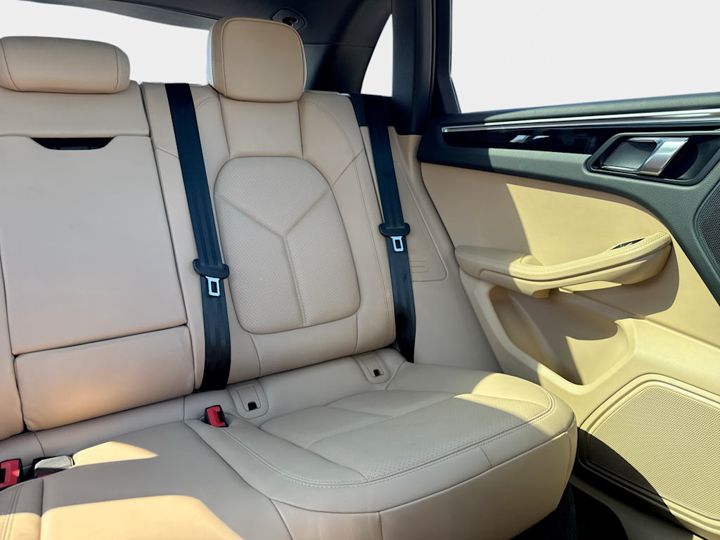 Thumbnail: 2023 Porsche Macan - 12