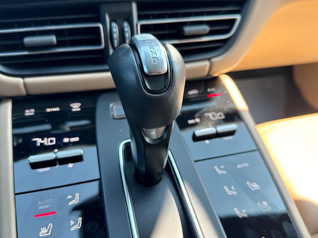 Thumbnail: 2023 Porsche Macan - 27