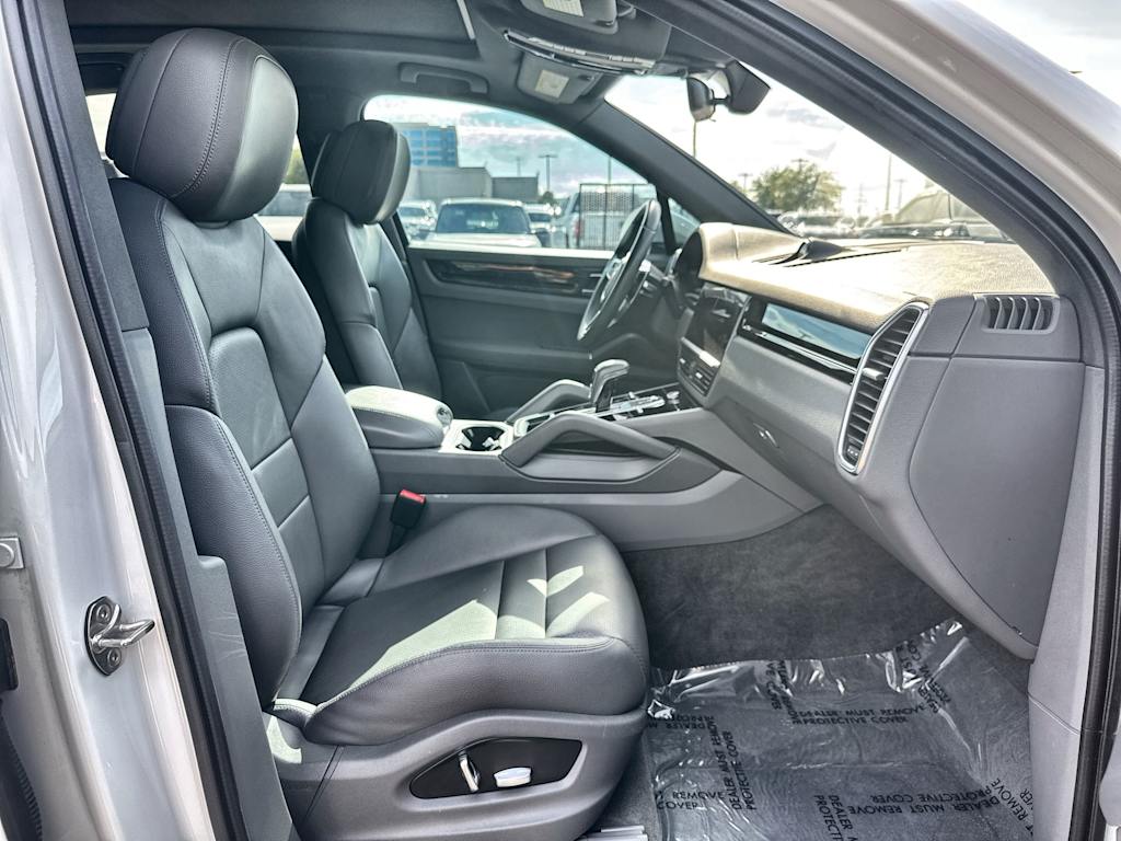 Thumbnail: 2021 Porsche Cayenne - 21