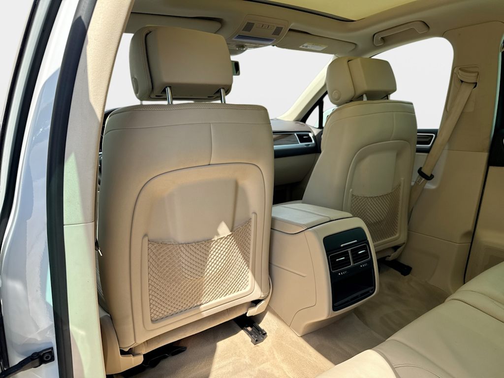 Thumbnail: 2016 Volkswagen Touareg - 25