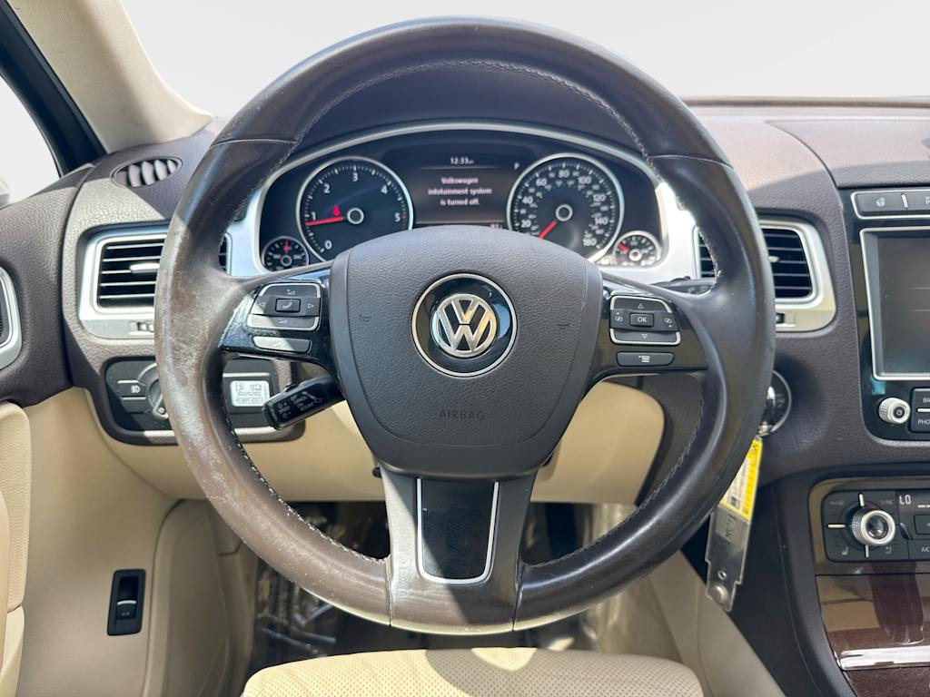 Thumbnail: 2016 Volkswagen Touareg - 10