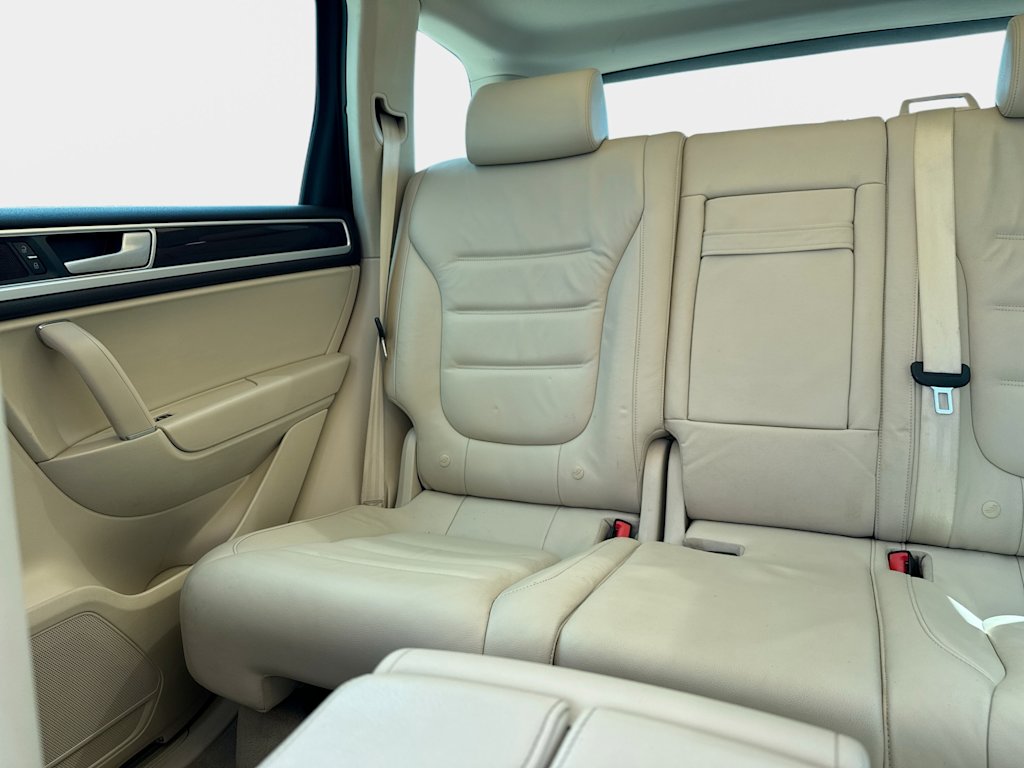 Thumbnail: 2016 Volkswagen Touareg - 26